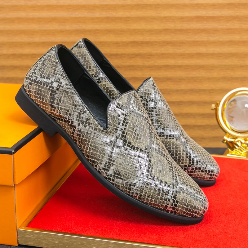 New Pointed Serpentine Mirror Patent Leather Slip On Shoes Men Designer Loafers Formal Wedding Prom Dress Homecoming Footwear