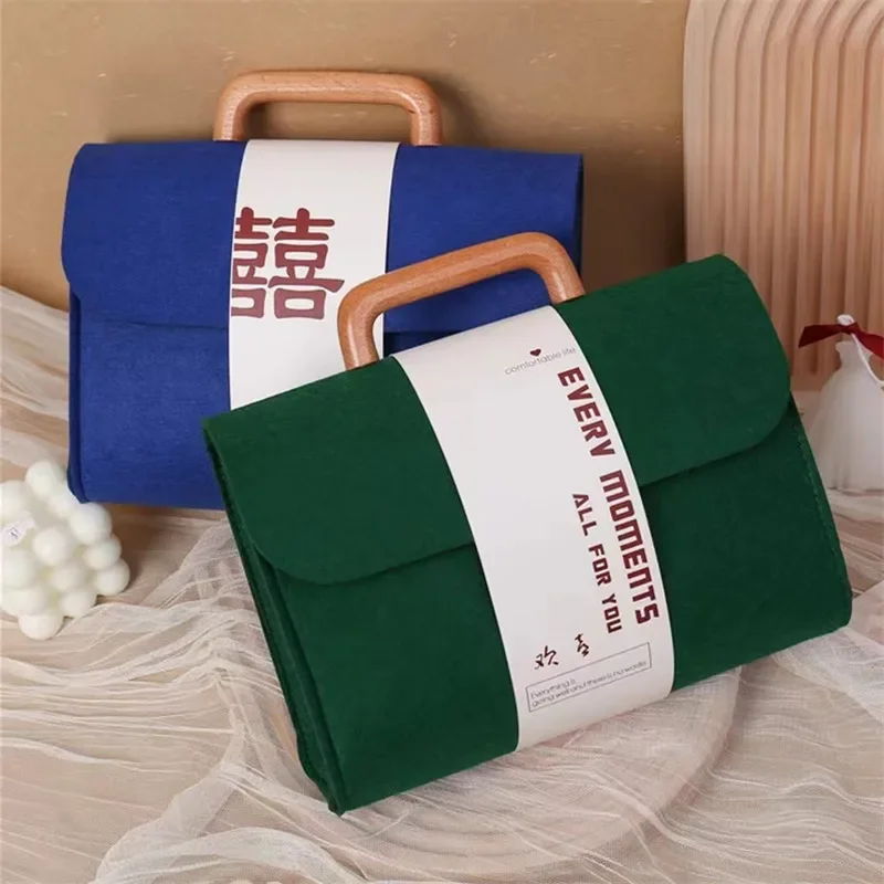 24*18*9cm Wooden Handle Felt Souvenir Fashion Handbag Wedding Festival Gift Bag Portable Travel Makeup Organizer Storage Bags