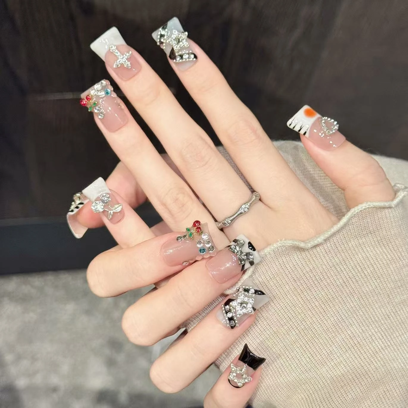 unhas-posticas-reutilizaveis-com-aplicacao-por-pressao-ideais-para-festas-casamentos-eventos-e-uso-diario-unhas-curtas-com-efeito-de-bico-de-pato-em-resina-e-com-glitter