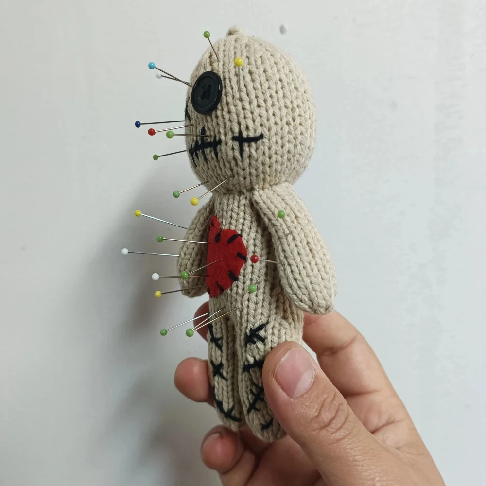 Creepy Voodoo Doll with 50pcs Pins Scray Voodoo Dolls Majic DIY Halloween Scary Ghost Plush Pin Horror Unique Funny Props