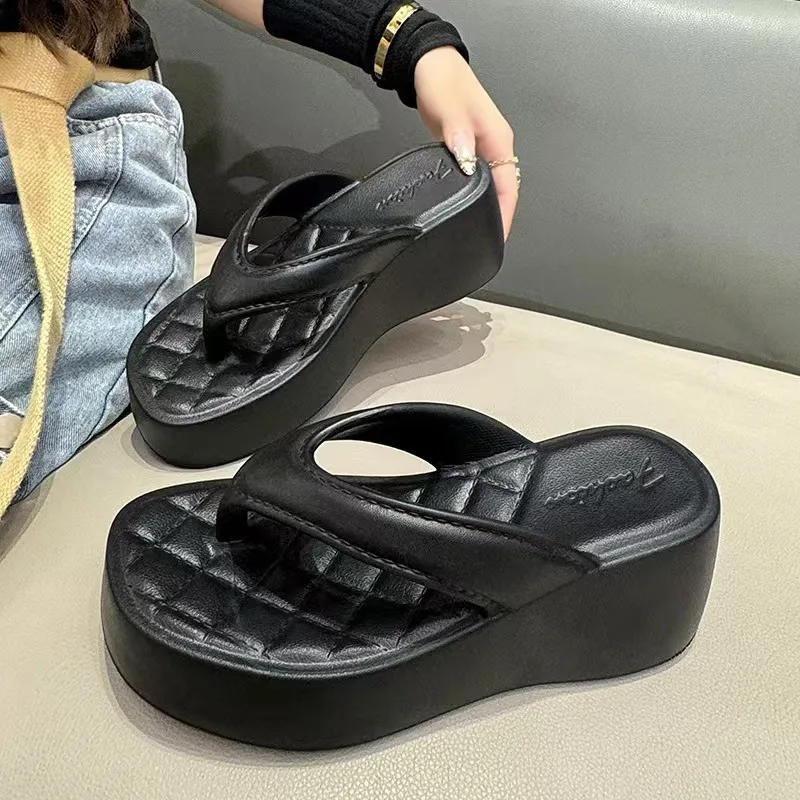 2026 New Fashionable Diamond Shaped Flip Flops for Women with EVA Anti Slip Thick Sole, Popular Casual Beach Flip Flops