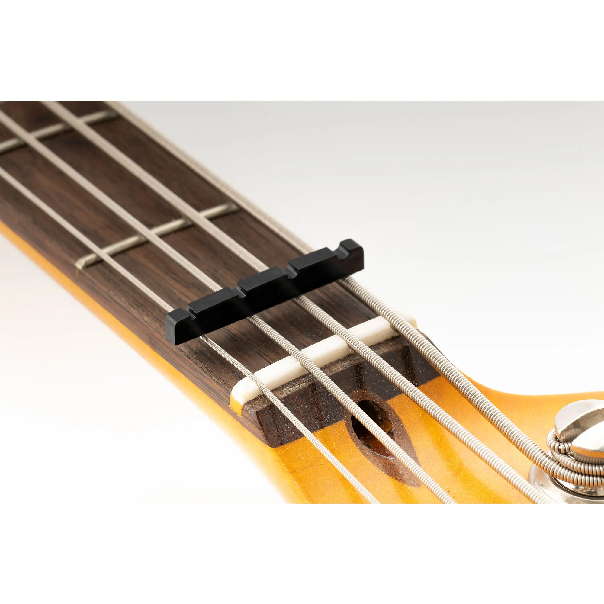 Musiclily Pro Urea Resina Plástico 40 mm Tuercas para bajo de jazz ranuradas Fondo plano para bajo J de 4 cuerdas (juego de 2)
