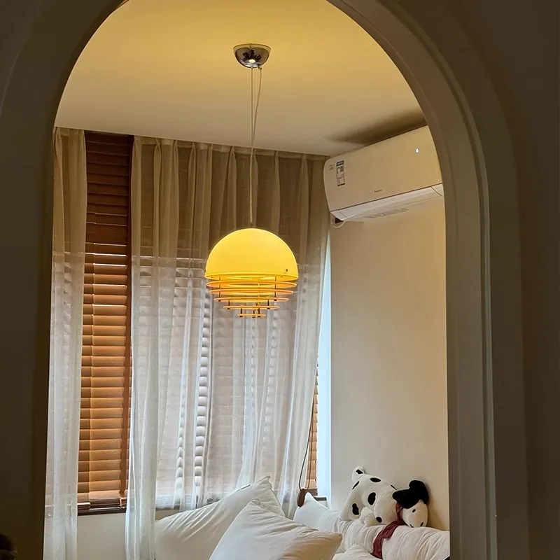 مطعم برتقالي لغروب الشمس بالرياح الكريمية في العصور الوسطى