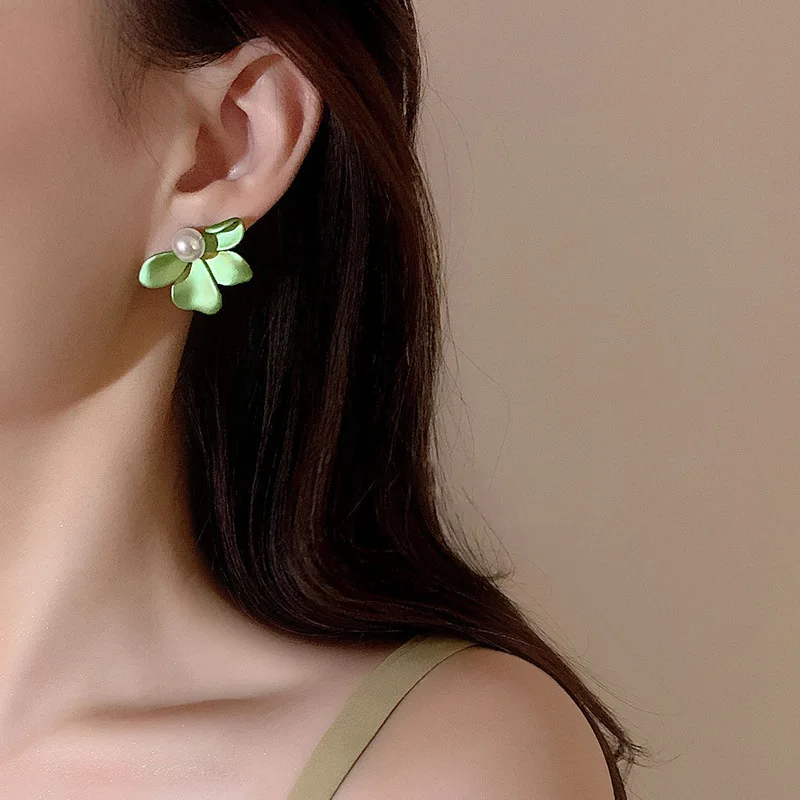 Trendy  Gardenia Pearl Stud Earrings for Women New Design White Green Leaf Flowers Sweet Earrings Fashion Jewelry Wholesale