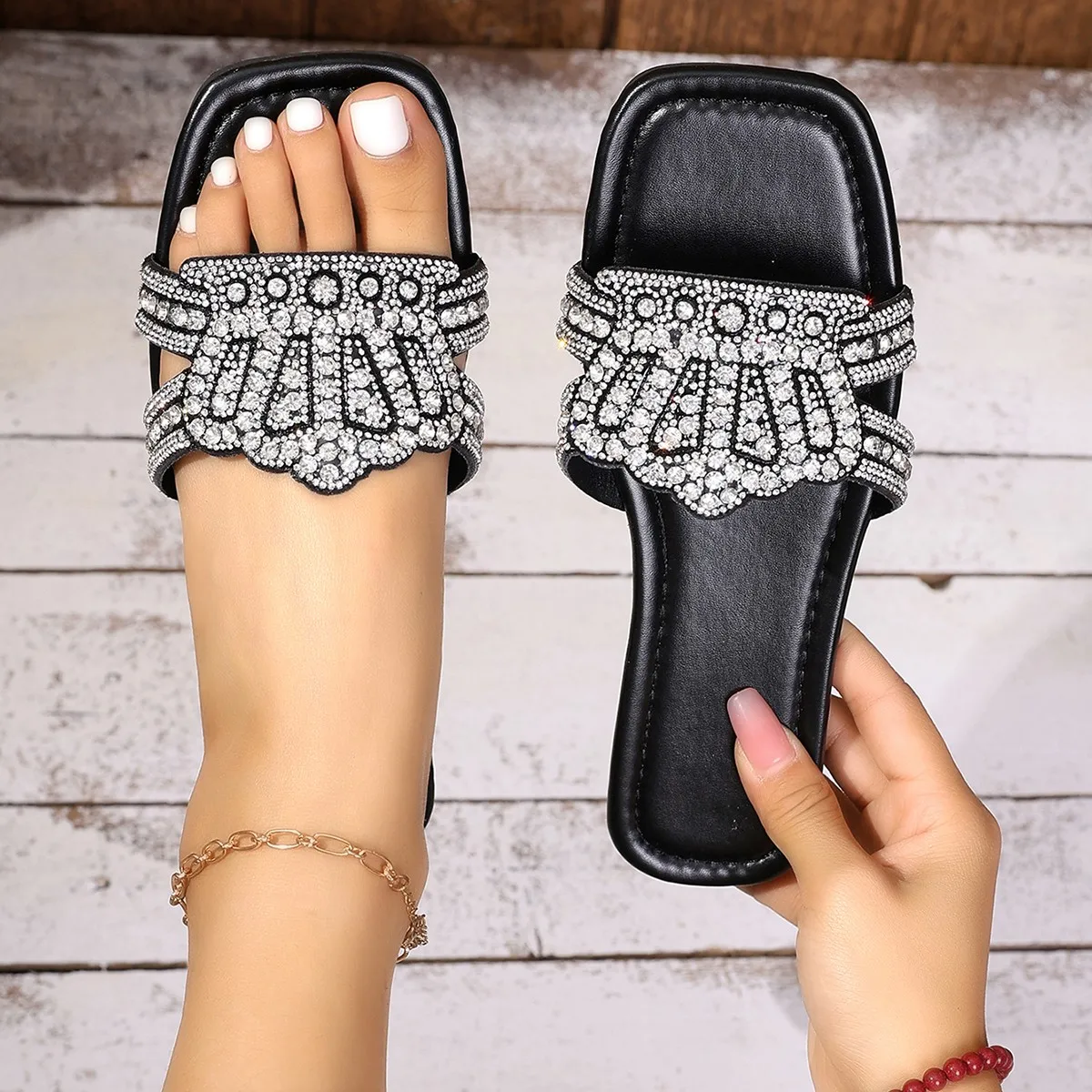 French-style crystal beautiful women's slide sandals, high-end look for outdoor wear, 2026 new fairy-style flat thong sandals