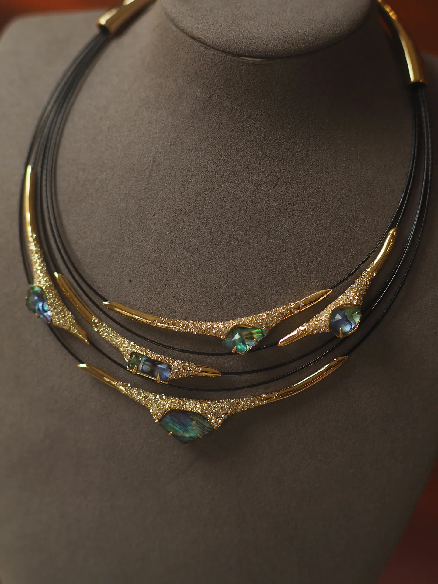 

Luxurious Gold Inlaid Imitation Gem Gold Flash Diamond Multi-layer Necklace Egyptian Style Send Friend Multi-layer Mother Gift