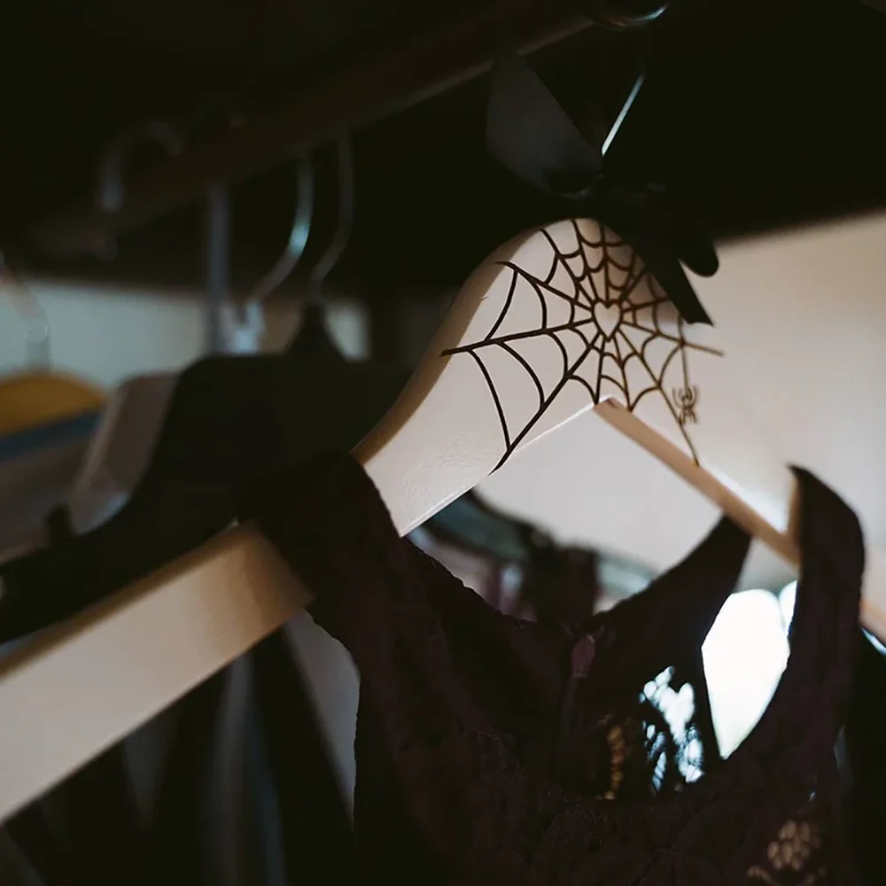 

Halloween Spider Web Wedding Hanger Newlywed Dress Hanger with Bow Bachelorette Party Decoration Bridal Shower Bride To Be Gift