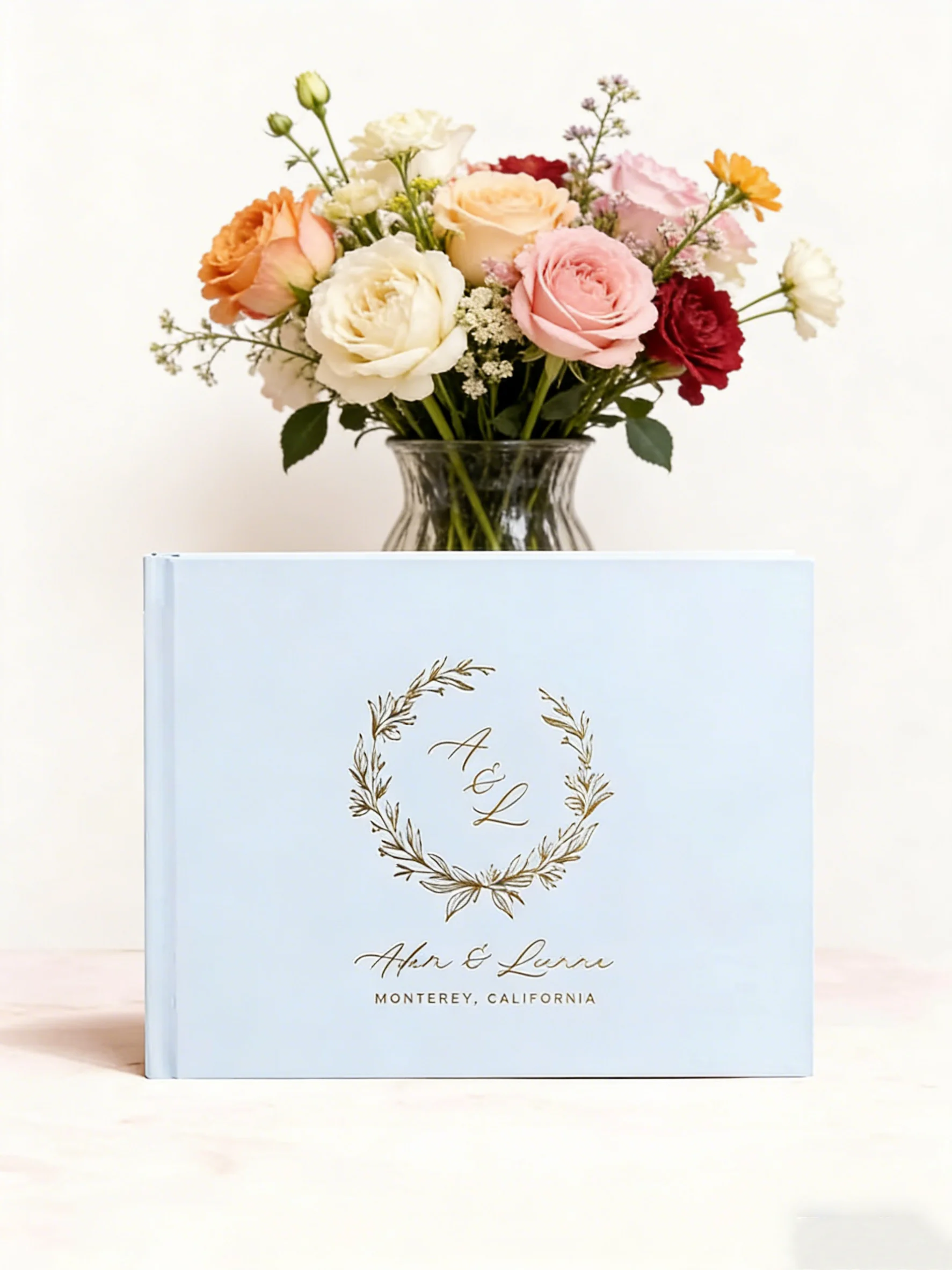 

Свадебная книга для гостей с гравировкой, альбом для подписей в цвете пыльно-голубой с золотым тиснением для фотозоны на свадьбу
