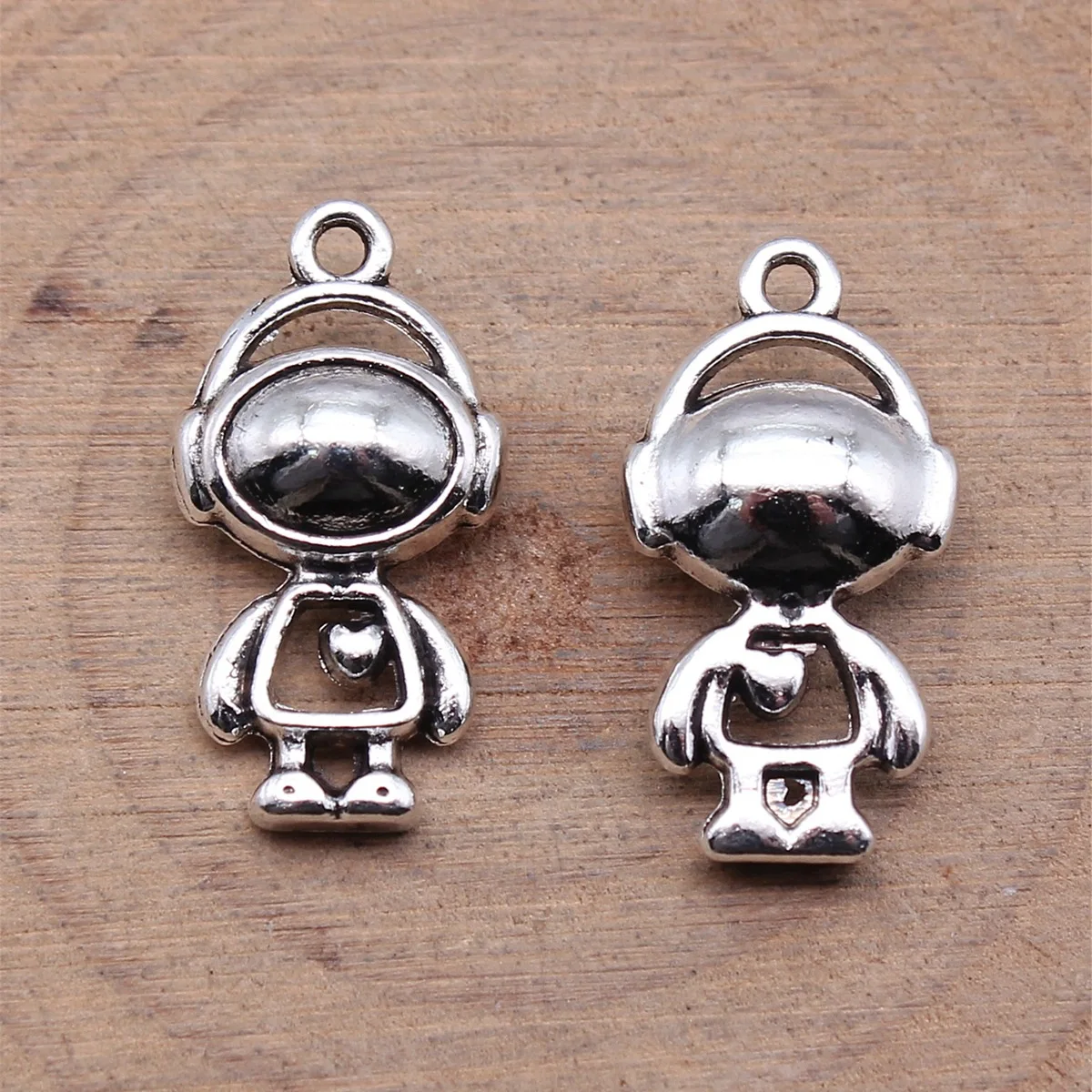 10pcs/lot Charms Space Man Universe Astronaut Star Tibetan Silver Color Pendants Antique Jewelry Making DIY Handmade Craft