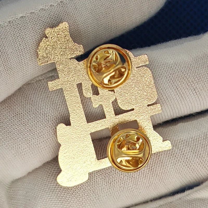 Metal Cat Climbing Tree Brooch Pin Delicate Animal Pin for Men and Women