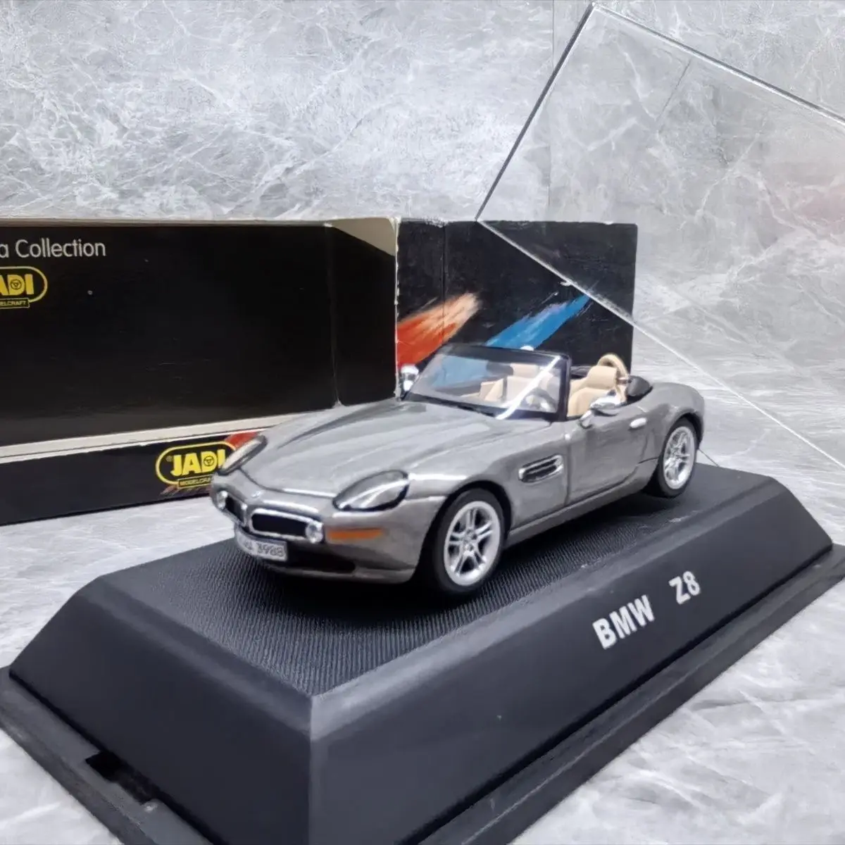 Jadi 1/43 BMW Z8 Alloy Convertible Model, with Its Own Roof and No Tight Fit