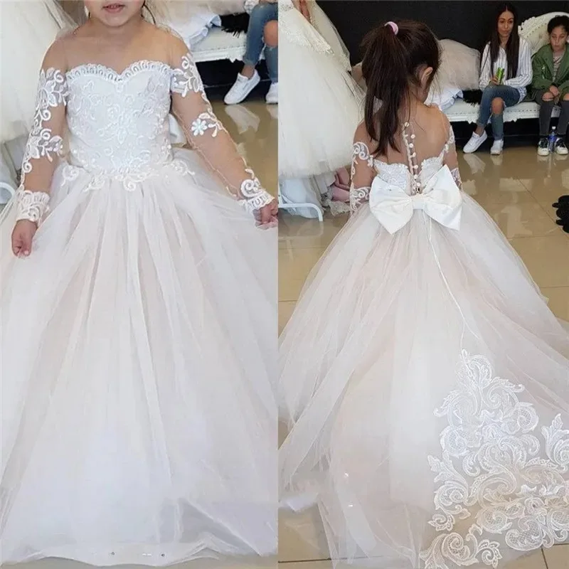 Maßgefertigtes Großhandels-Spitzenkleid mit Langen Ärmeln und Schleifenschleppe für Blumenmädchen, Prinzessinnenkleid für Kinder zur Ersten Heiligen Kommunion und Geburtstagsfeier – Detail 4