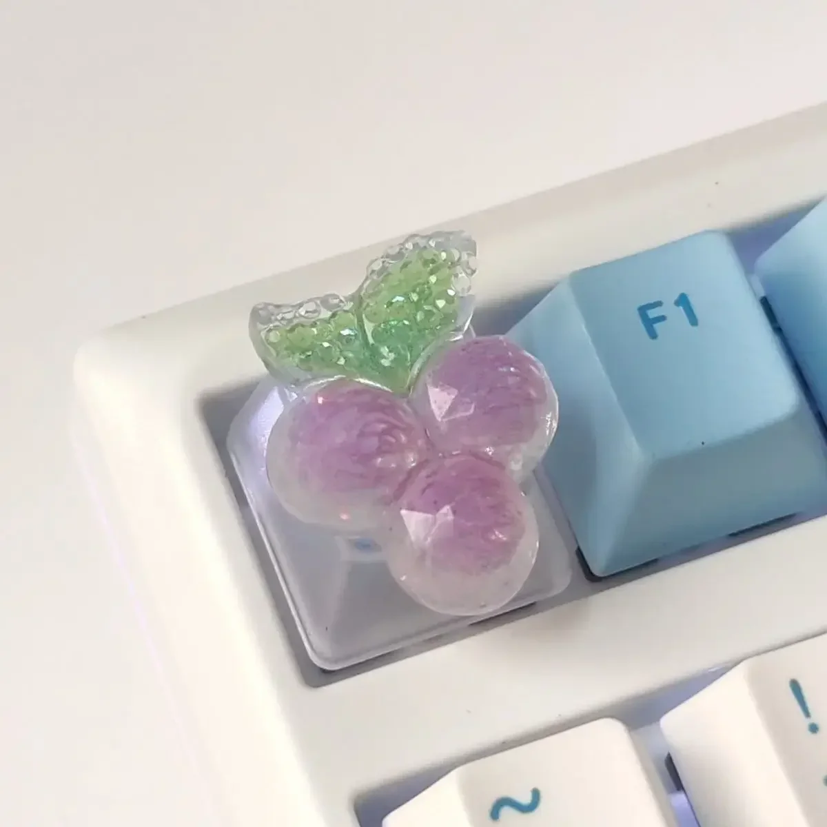 

Resin R4 three-dimensional grape transparent keycap mechanical keyboard cross shaft