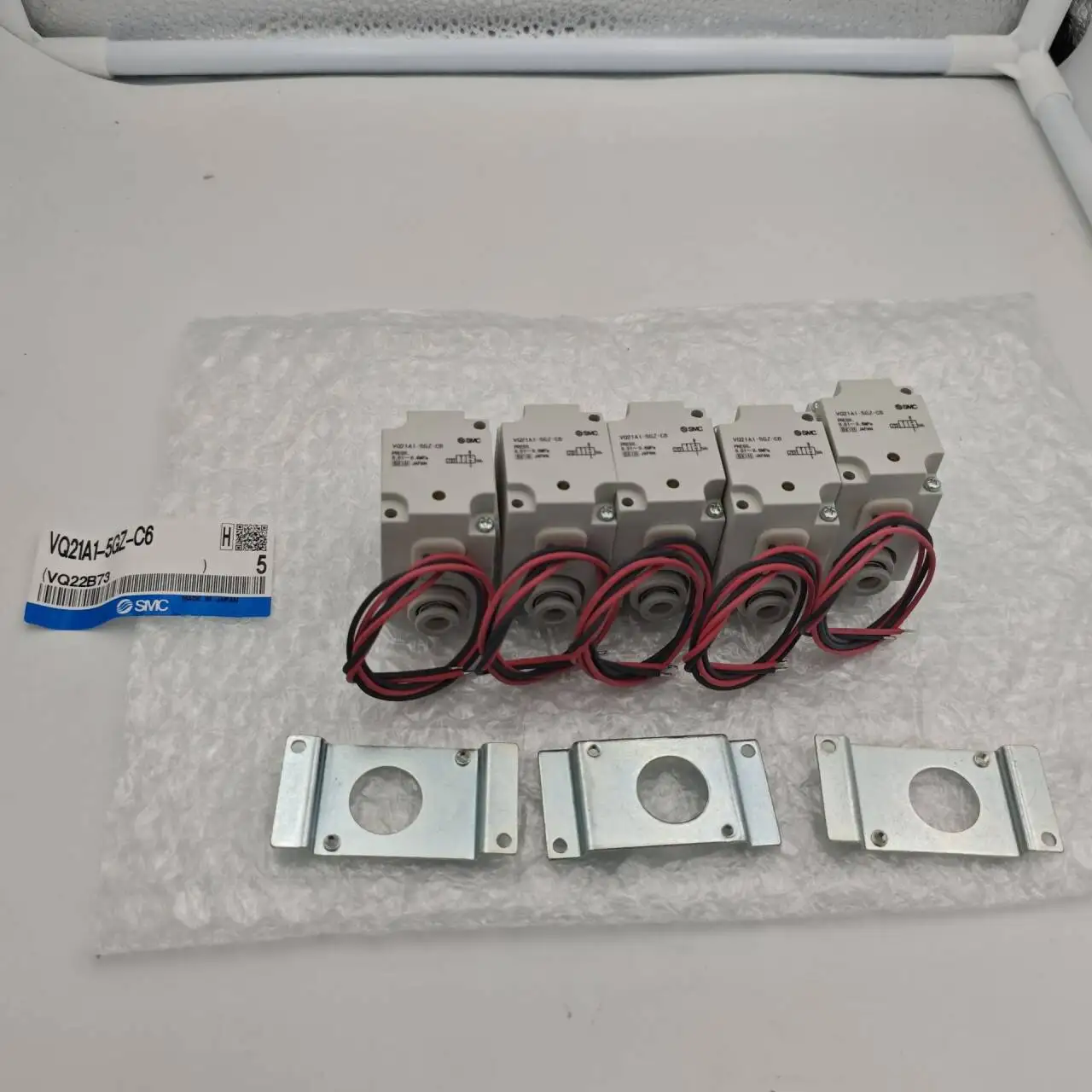 

Оригинальный SMC новый двухходовой электромагнитный клапан прямого действия VQ21A1-5G-C6-5YZ-C8-F VQ31A1-5G-C10-C12-F пневматический электромагнитный клапан