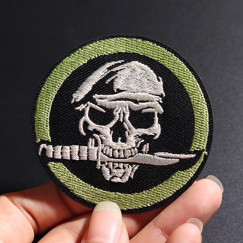 Skull Patches Size:6.0x6.0cm Iron On Cloth Embroidered Applique Sewing Clothes Apparel Accessories Circular Pirate