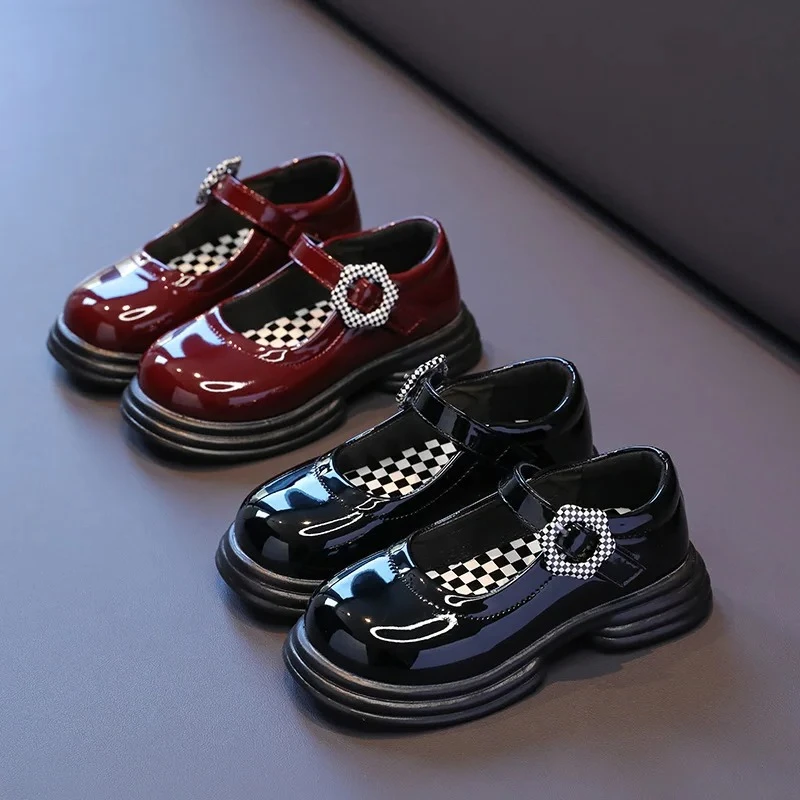 

Туфли принцессы для девочек. Новинка 2024, детские универсальные кожаные туфли с клетчатой пряжкой и цветком. Милая обувь для выступлений для девочек.