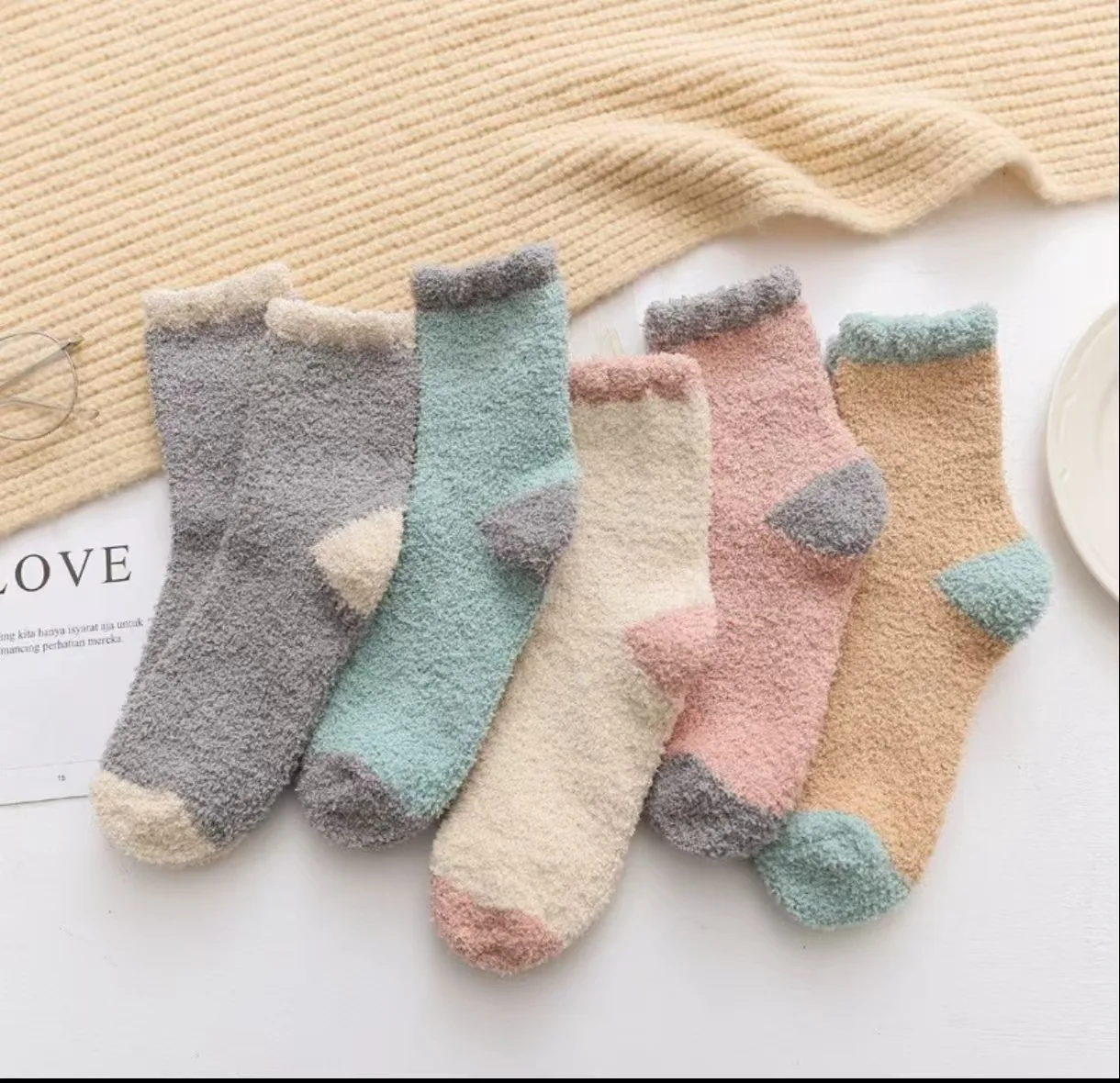 

Coral Fleece Mid-calf Socks,Extra Thick And Fleece-lined,Perfect For Women's Sleep.