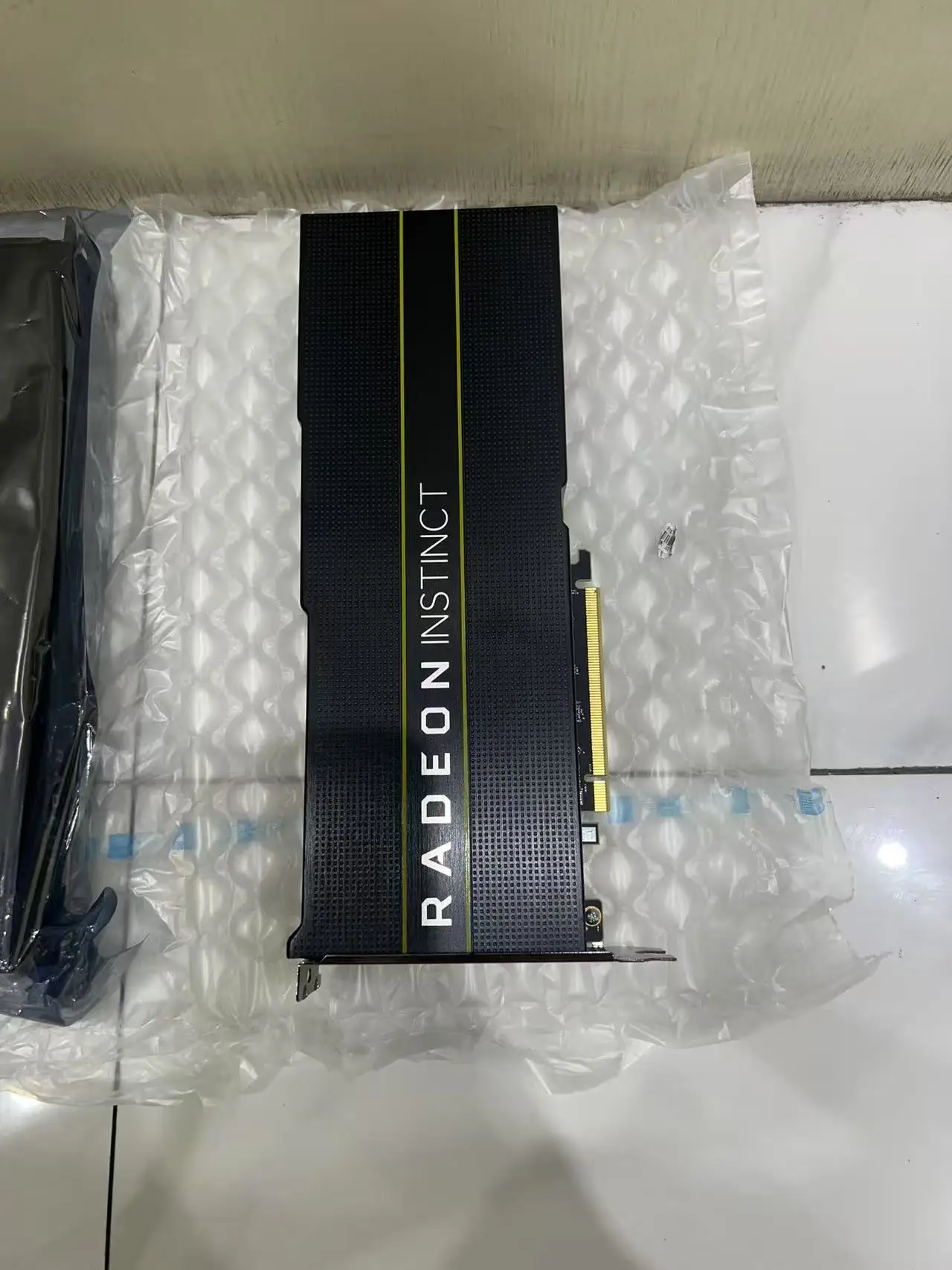 32GB Radeon GPU Workstation, HMB2 VRAM, Accelerated Computing, DP Output, Desktop Machine Learning