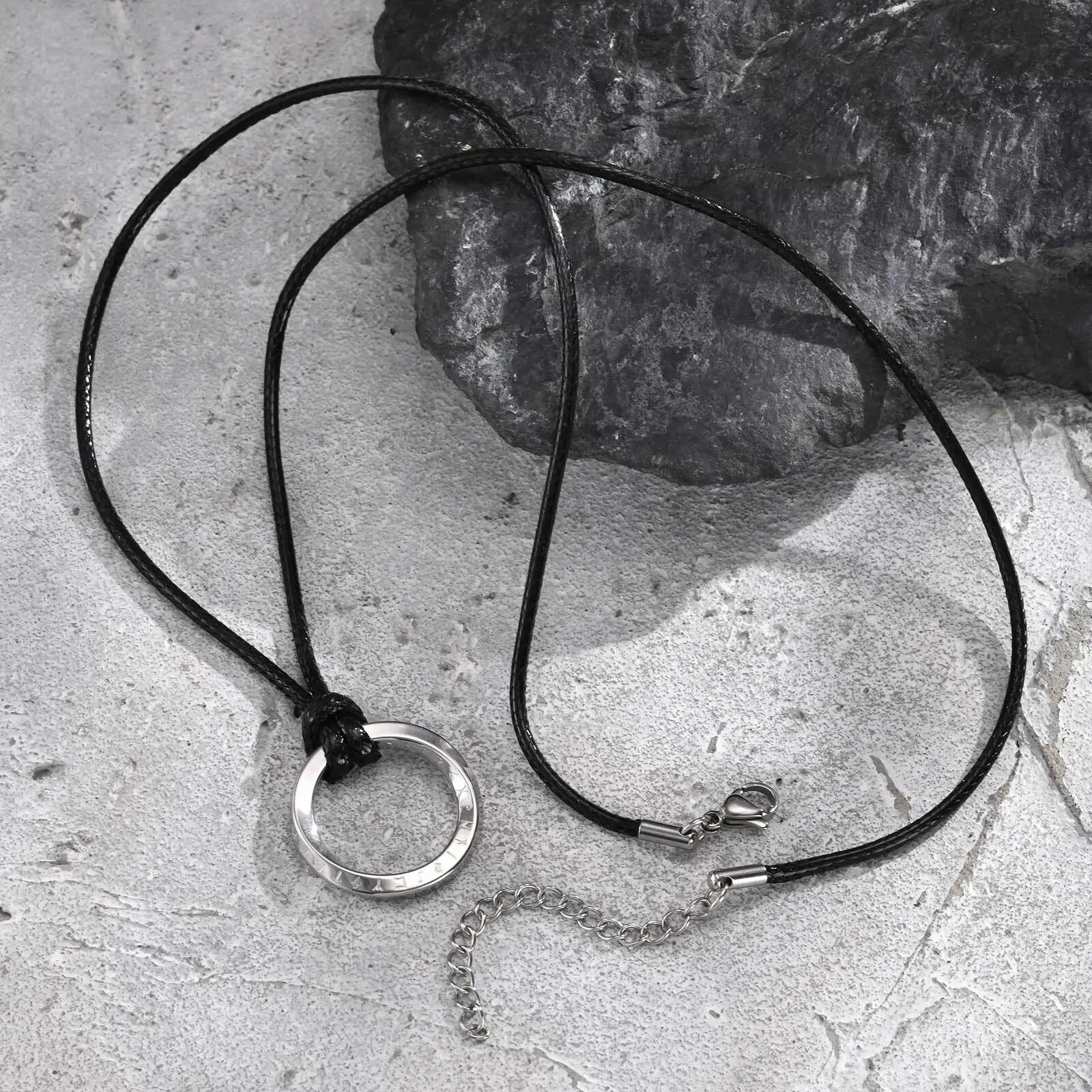 Viking Runde Mobius-Halskette für Männer, Edelstahl-Anhänger mit schwarzem Wachsseil, klassisches Schmuckgeschenk für Ehemann, Vater, Sohn – Detail 10