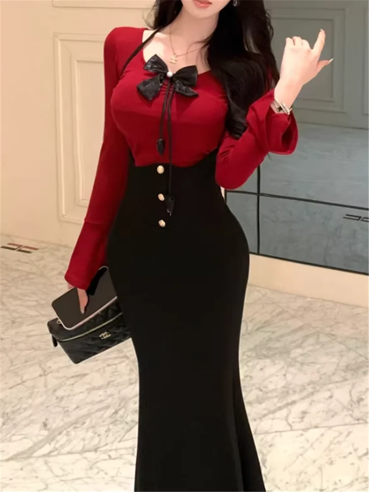 

Новинка: Женский костюм во французском стиле, весна 2026. Комплект из 2 предметов: красная футболка с длинными расклешенными рукавами и юбка-карандаш с высокой талией.