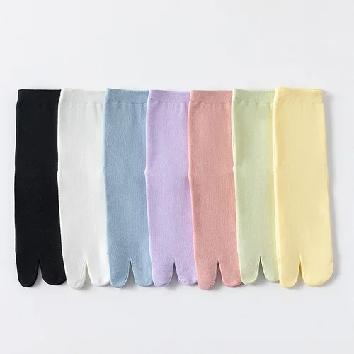 Calcetines japoneses dulces de dos dedos de Color caramelo para mujer, calcetines de tubo medio transpirables para primavera y otoño, calcetines sólidos con punta abierta de 2 dedos