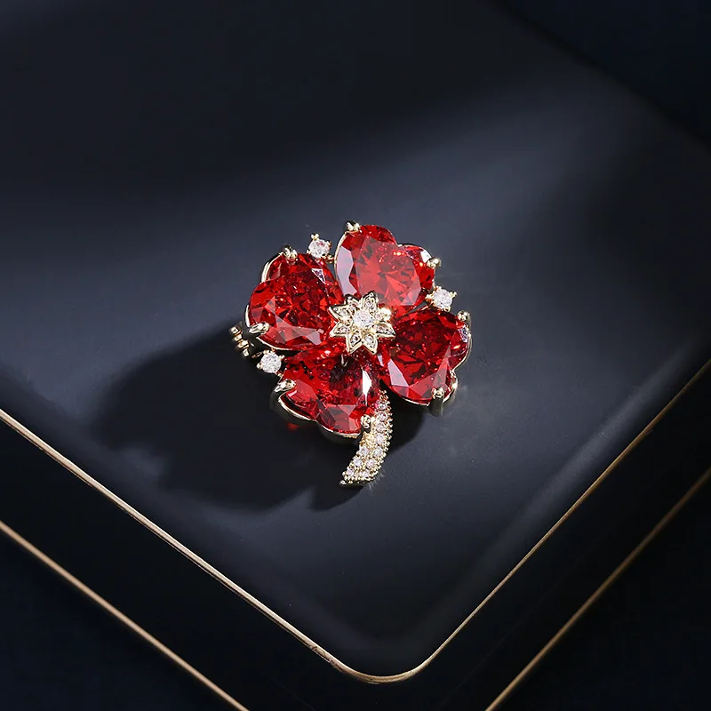 Chinese Style Lucky Four Leaf Clover Brooch Sparkling Heart Cut Red Cubic Zirconia Inlaid Elegant Women Spring Summer Good Luck