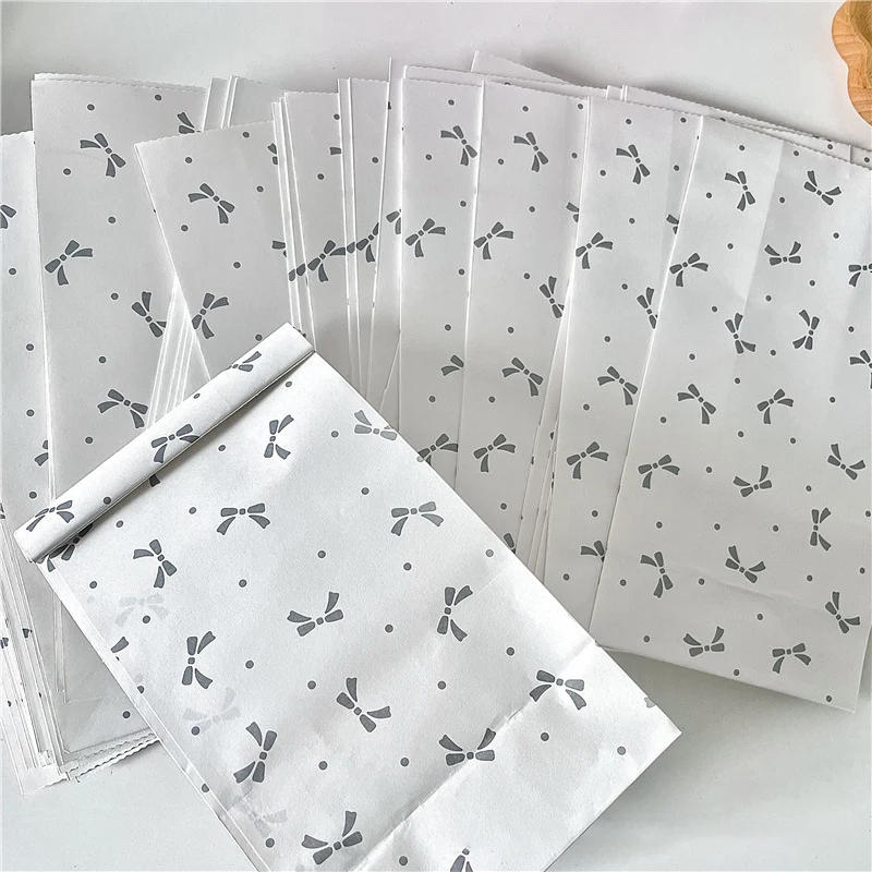 Sacos De Embrulho De Papel De Prata Simples, Arco High-End, Saco De Papel De Estampagem A Quente, Saco De Embalagem De Presente, Card Out Embalagem De Papel Kraft, 5Pcs