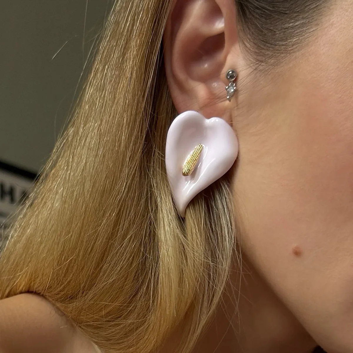 1pair Unique Retro Colourful Enamel Oil Drip Calla Flower Earrings for Women Fashion Textured Floral Index Wedding Banquet Gift