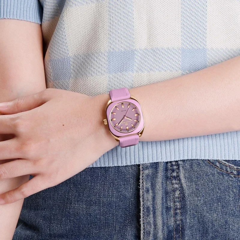 NAVIFORCE 5061 ساعة كوارتز للسيدات على الموضة بمينا مربع وحزام سيليكون مضيء مقاوم للماء ساعات كاجوال للنساء