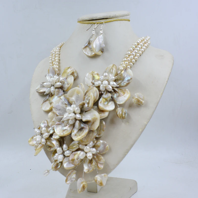 Amazing!!!!!  Best Selling Handmade White Freshwater Pearl With Shell Flower Necklace  20\