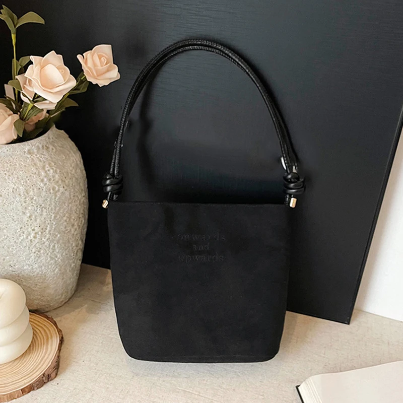 Damen-Handtasche aus Wildleder mit großer Kapazität und Buchstabenmuster, magnetische Schnalle, Samt, PU-Unterarmtasche im Retro-koreanischen Stil – Detail 18