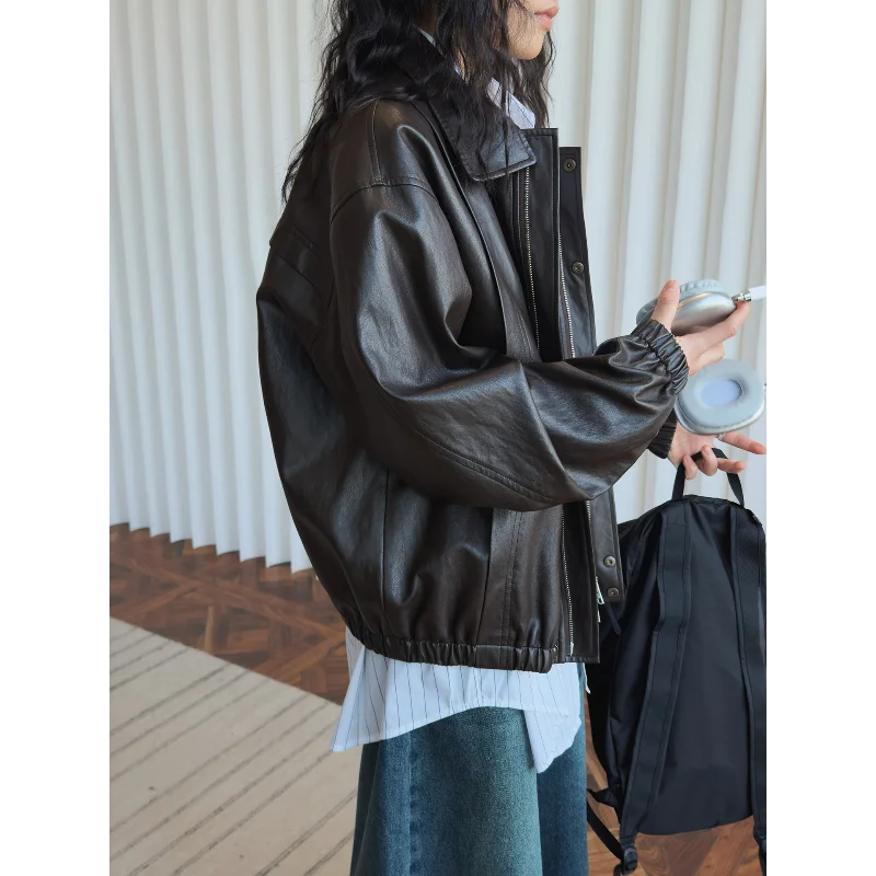 Chaqueta de cuero PU de primavera para mujer, ropa holgada, nueva versión coreana, perfil de moda, ropa con cuello levantado, abrigos de costura falsa, café