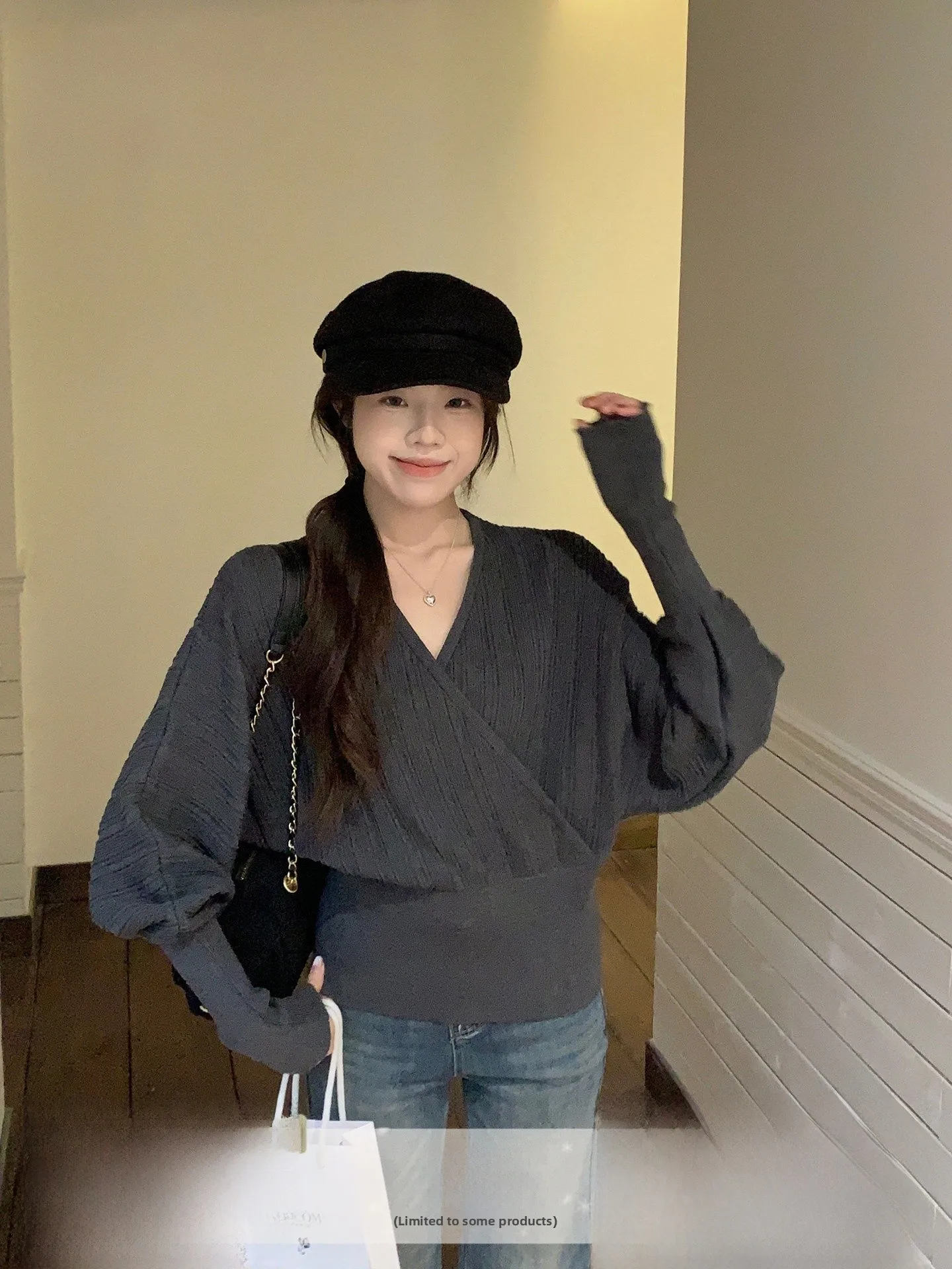 

Женский вязаный свитер в корейском стиле с V-образным вырезом и рукавами «летучая мышь», укороченный, с перекрестным дизайном на талии, теплый, повседневный, утягивающий фигуру топ