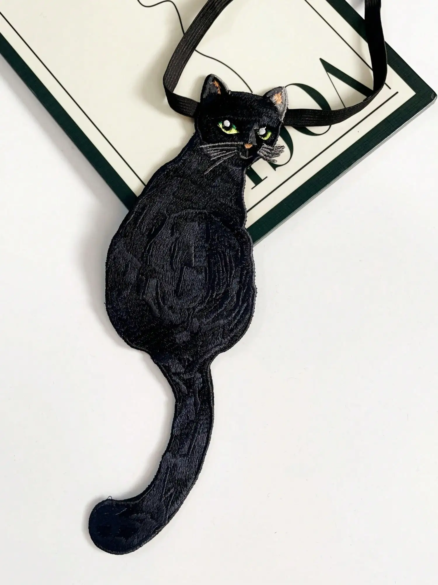 Oryginalny niszowy projekt Cat Bohemian French Retro Design Krawat Wiosna, lato, jesień i zima Spersonalizowana dopasowana koszula i krawat bez węzłów Odpowiedni na imprezy Festiwale