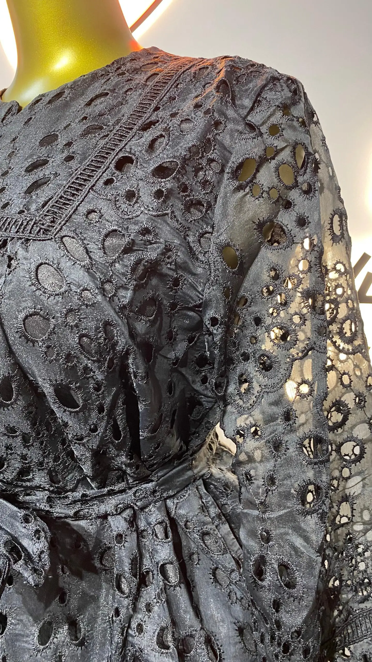 2025 Retro รอบคอโคมไฟ Hollow ดอกไม้ลูกไม้อารมณ์ฤดูร้อนชุดยาว-GZMM018