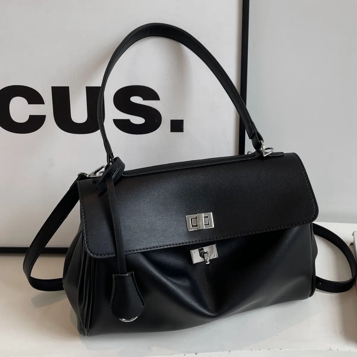 

Large Capacity Tote Bags Pu Leather Small Square Handbag Single Shoulder Crossbody Bag Commuter Simple All-match