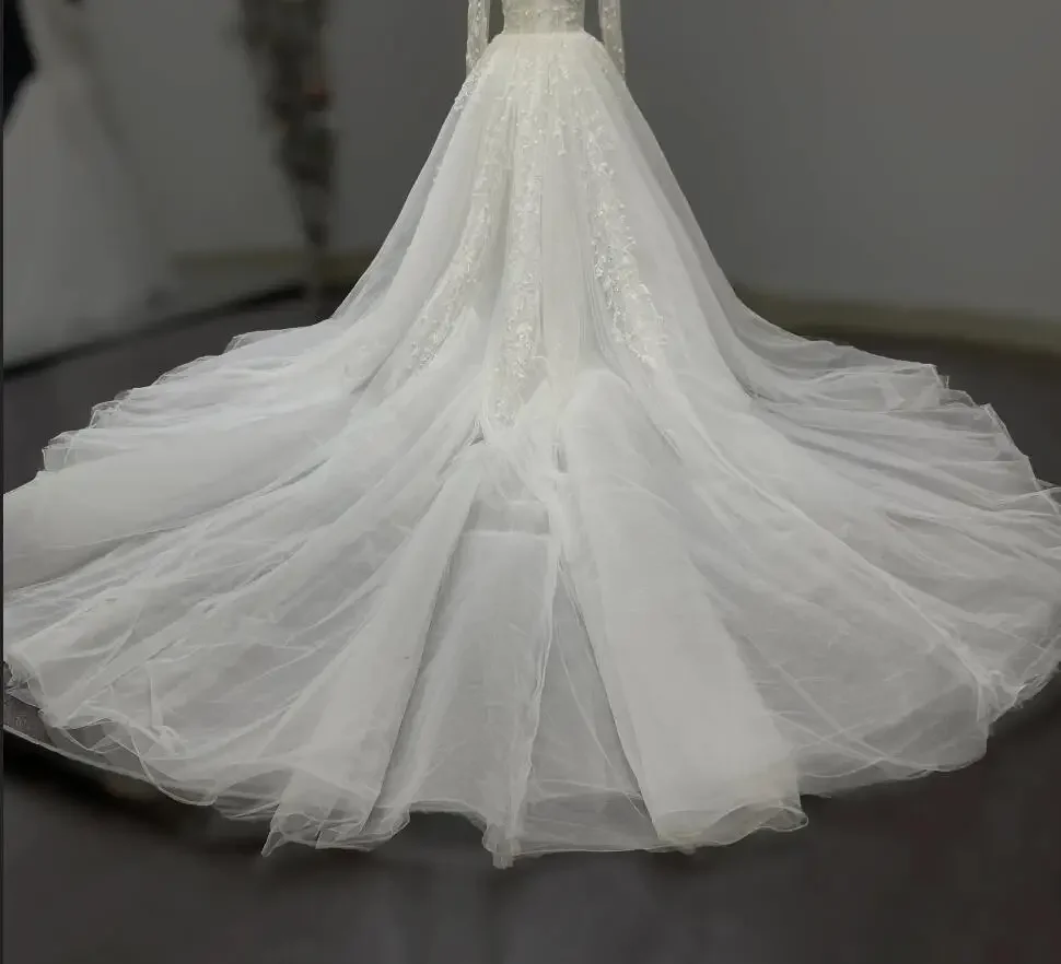 Saia nupcial destacável Overskirt, impressionante marfim e preto vermelho, acessório do casamento, tamanho personalizado