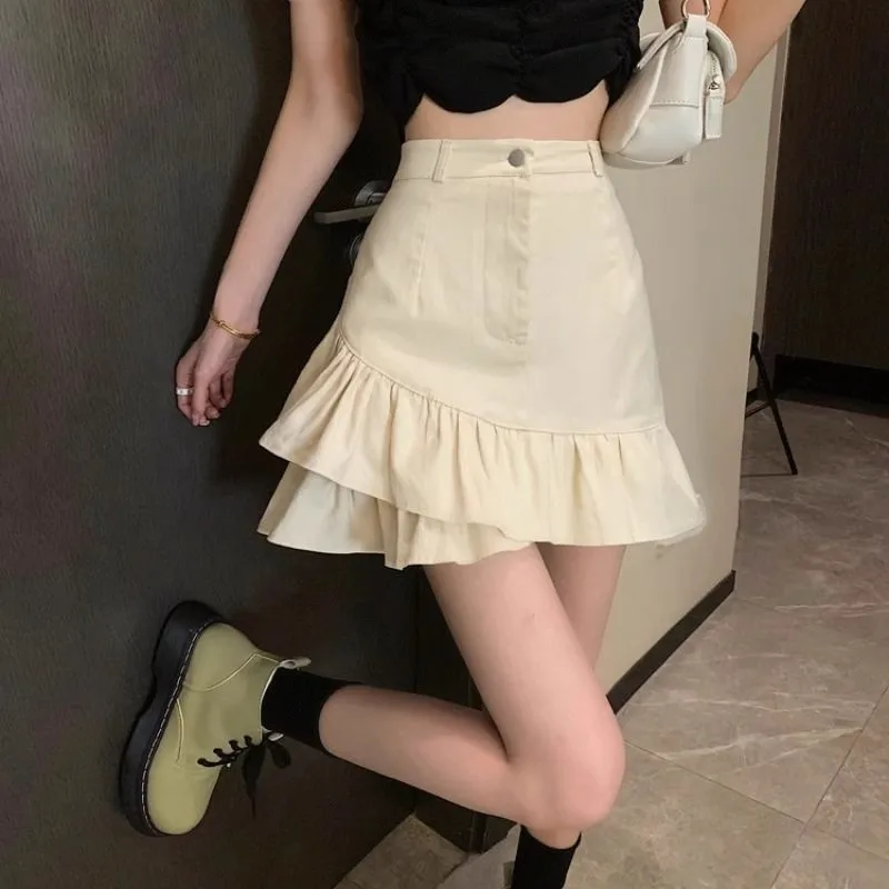 Women's High-Waisted Ruffled Mini Skirt, Solid Color Tiered A-Line Skirt with Button Closure, Casual & Cute Daily Wear view 4