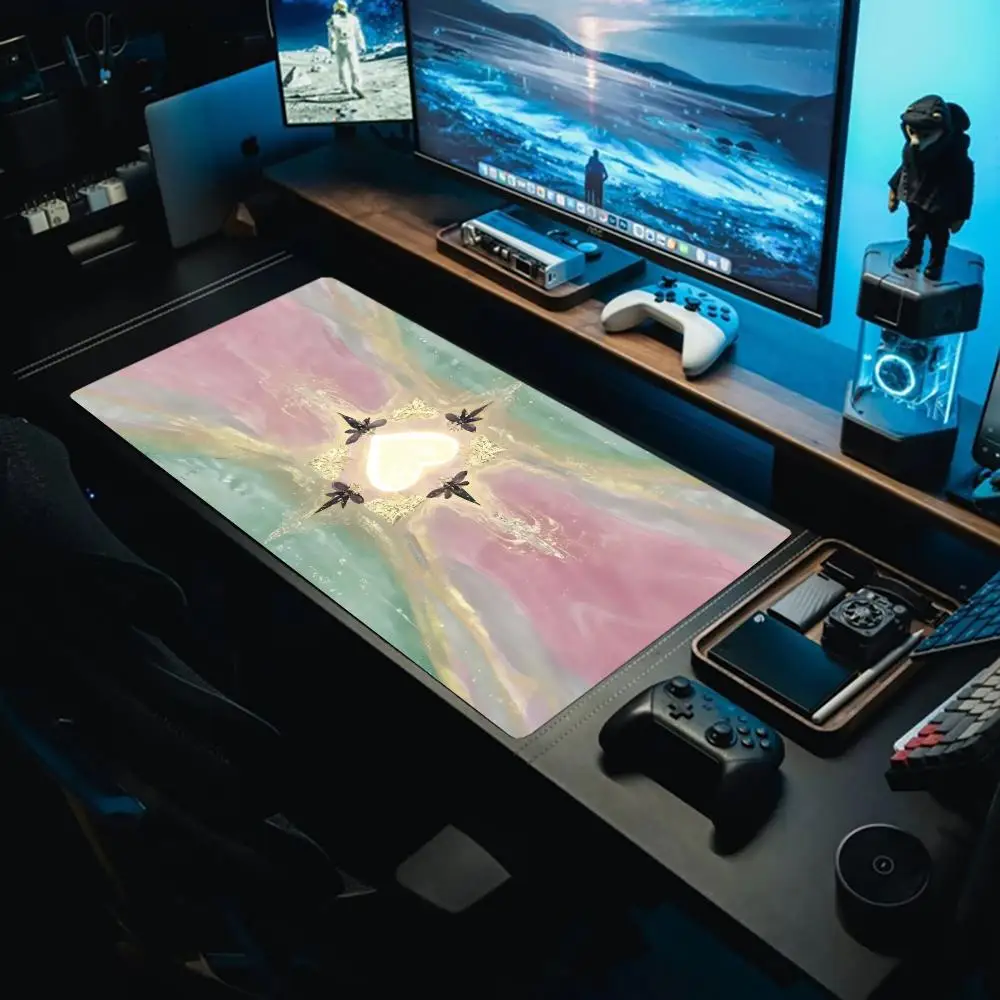 

Jumbo-sized non-slip, dirt-resistant gaming mouse pad