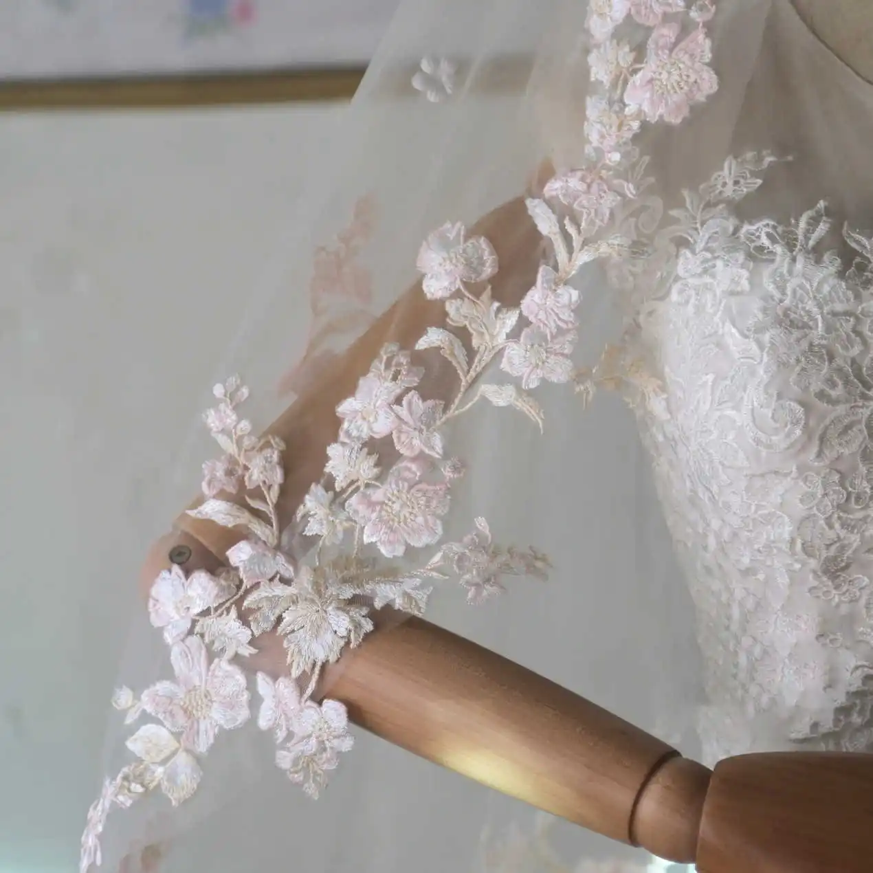 Gorgeous Wedding Veils Customized With 3D Full Appliques Lace Cathedral with Comb 3M Long White Ivory 2 T Bridal Veils