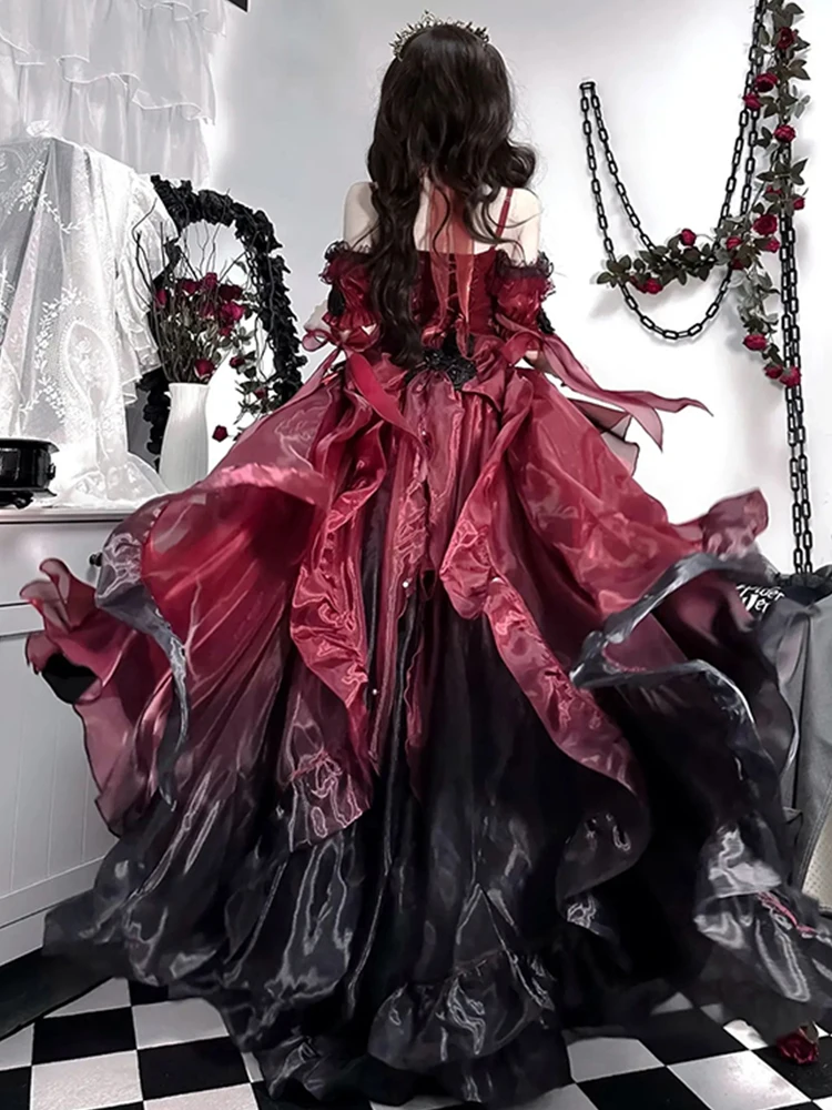 女性のためのロリータドレス、ふわふわの結婚式のドレス、大きくて魅力的、赤い花、プリンセス