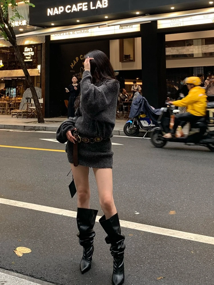 2025年韓国ニットワンピース グレー アシンメトリーショルダー バットスリーブ ルーズミニワンピース 秋冬 ピュアで魅力的なセクシーガール ボディコンフィット