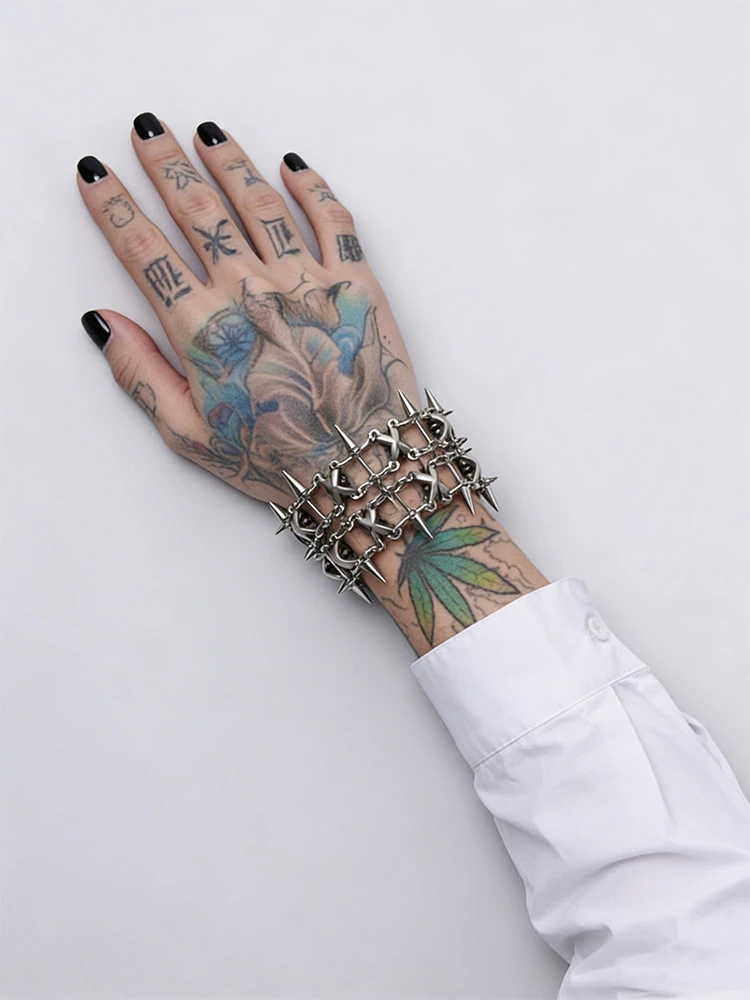 

Bold Rivet Chain Bracelet – Contemporary Jewelry & Accessories for Women & Men, High-Grade Copper Material, Punk Rock Design, P