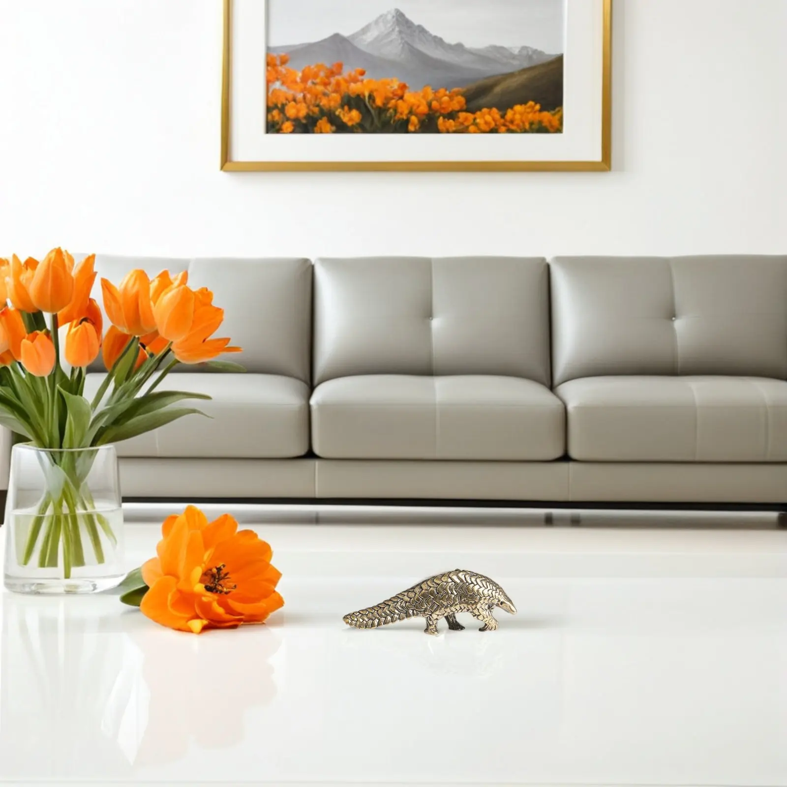 1Pcs Exquisite Brass Pangolin Shaped Desktop Ornament Compact Retro Style Brass Adorn for Indoor Outdoor Tabletop Decor