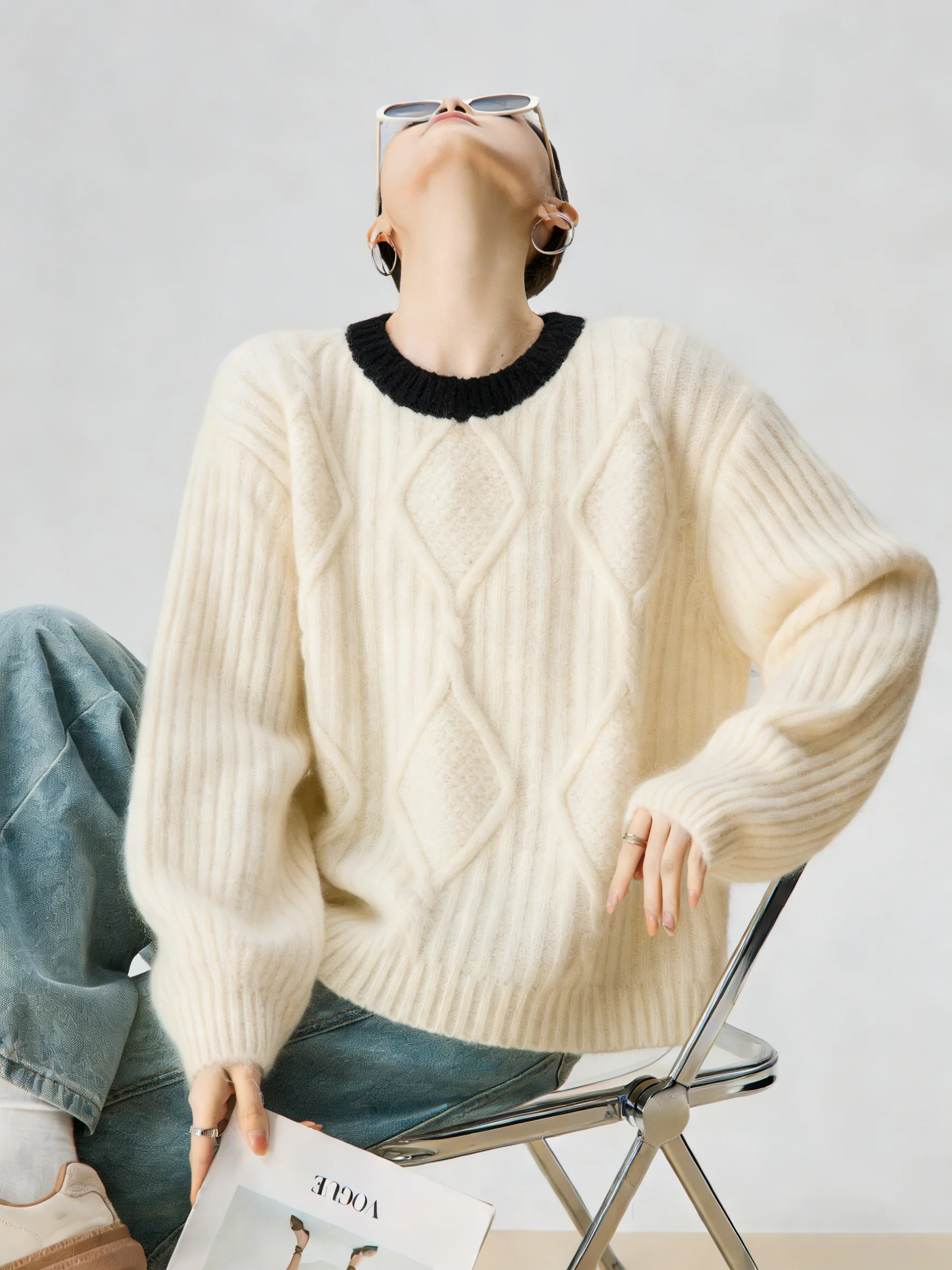 

Loose Women's Knitted Sweater round Ne Pullover Casual Sle Flower Twist Design White Color Spring Early Season Top