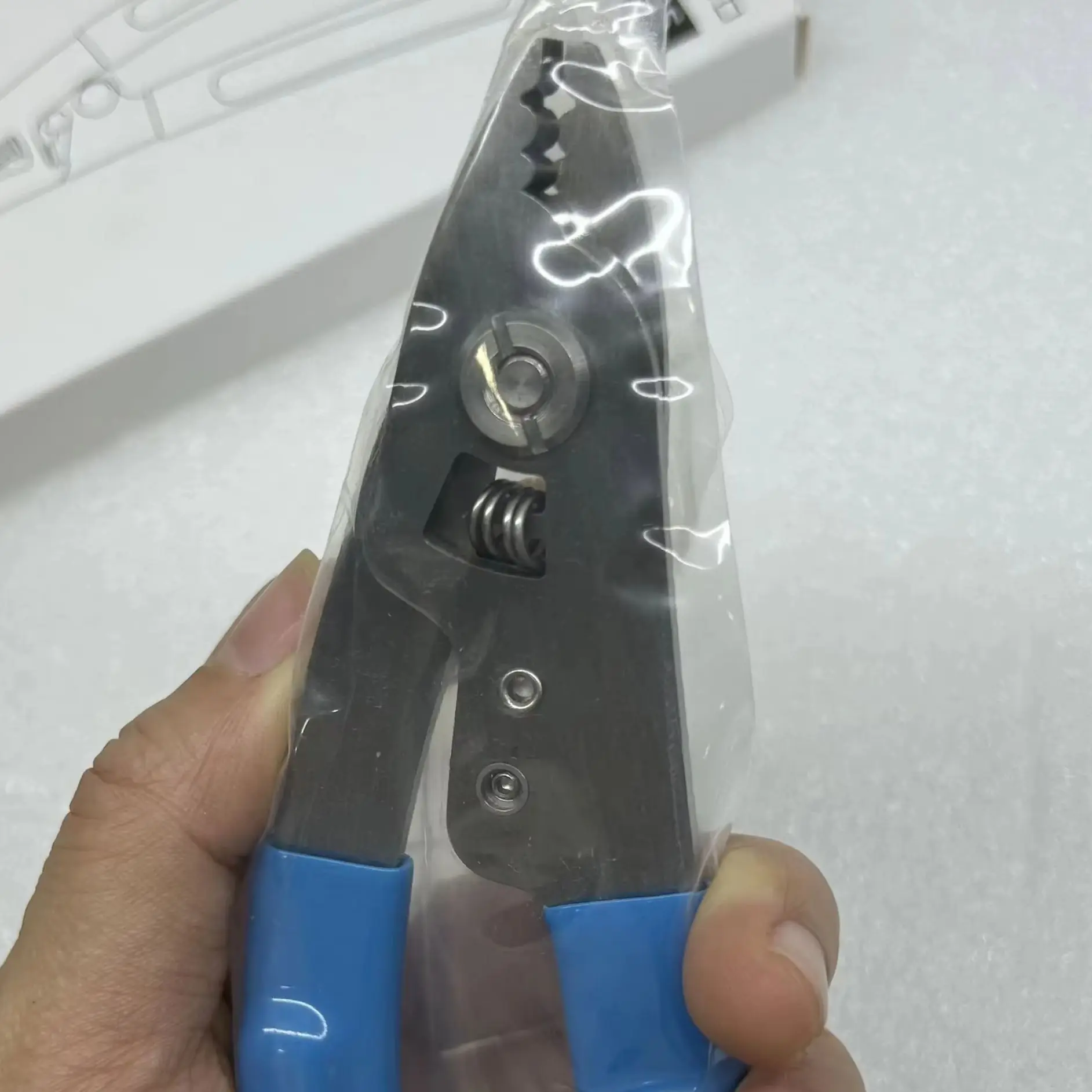 

Fiber Optic Stripper Tool, 3 Hole Drop Cable Stripper, Stainless Steel Fiber Optic Wire Stripping Tool for FTTH Cutting