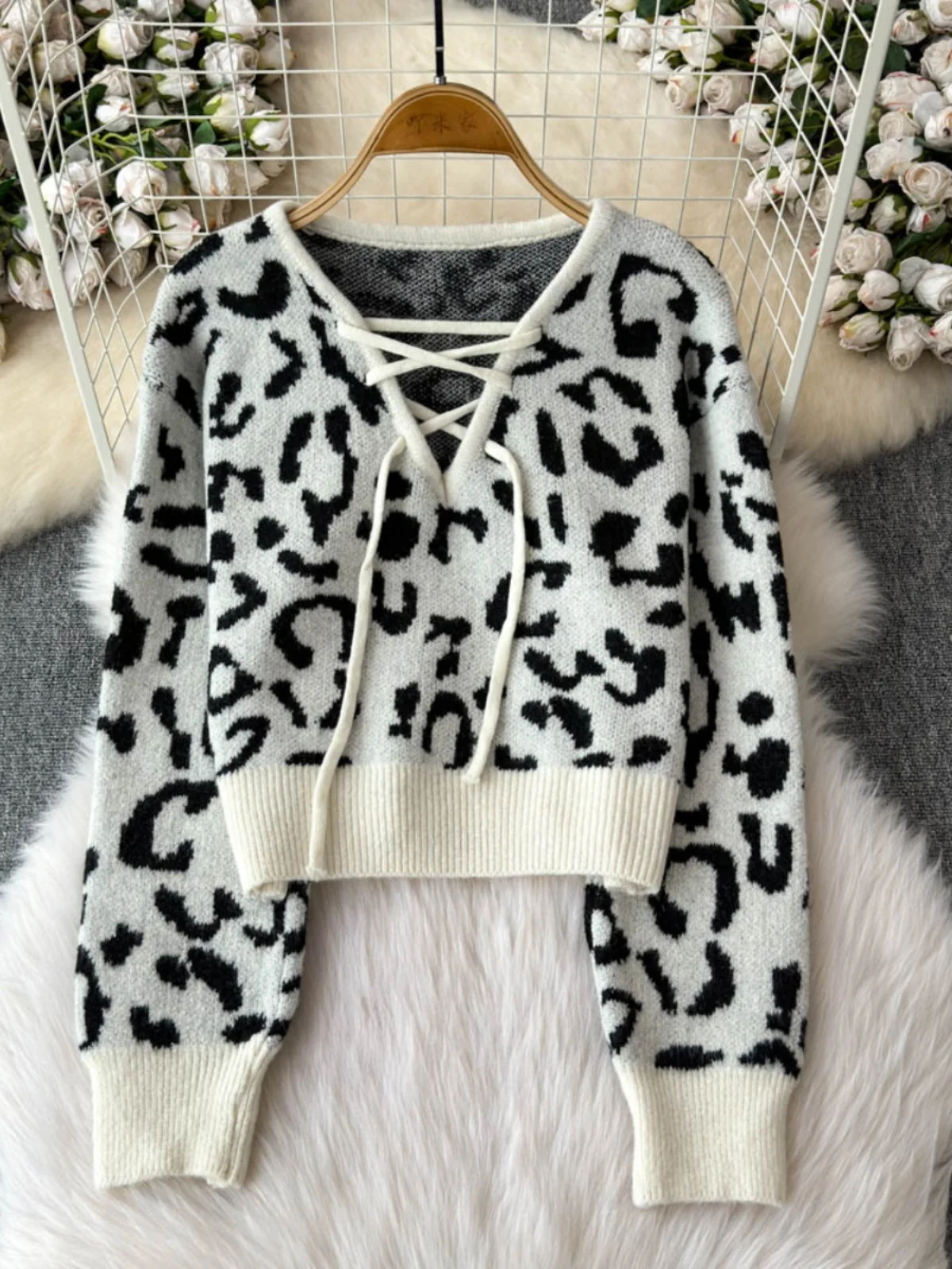

Faionable Casual Leopard Print Knitted Sweater Women's Loose V-Ne Long Sve Top Korean Sle Office Commute Wear