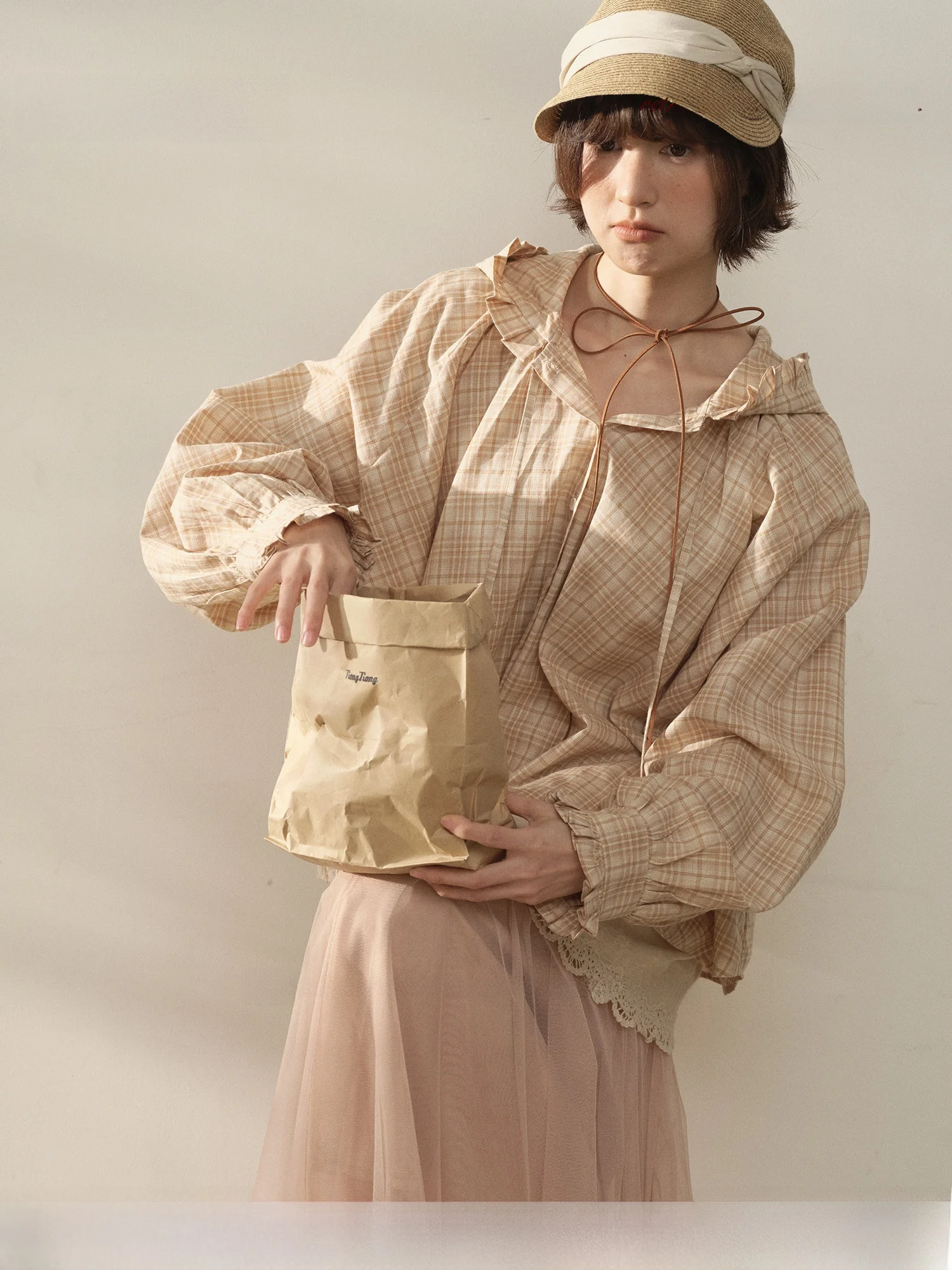 

Ретро-японская клетчатая рубашка с длинным рукавом для женщин, весенняя, повседневная, свободного кроя, из чистого хлопка, с пуговицами, с капюшоном