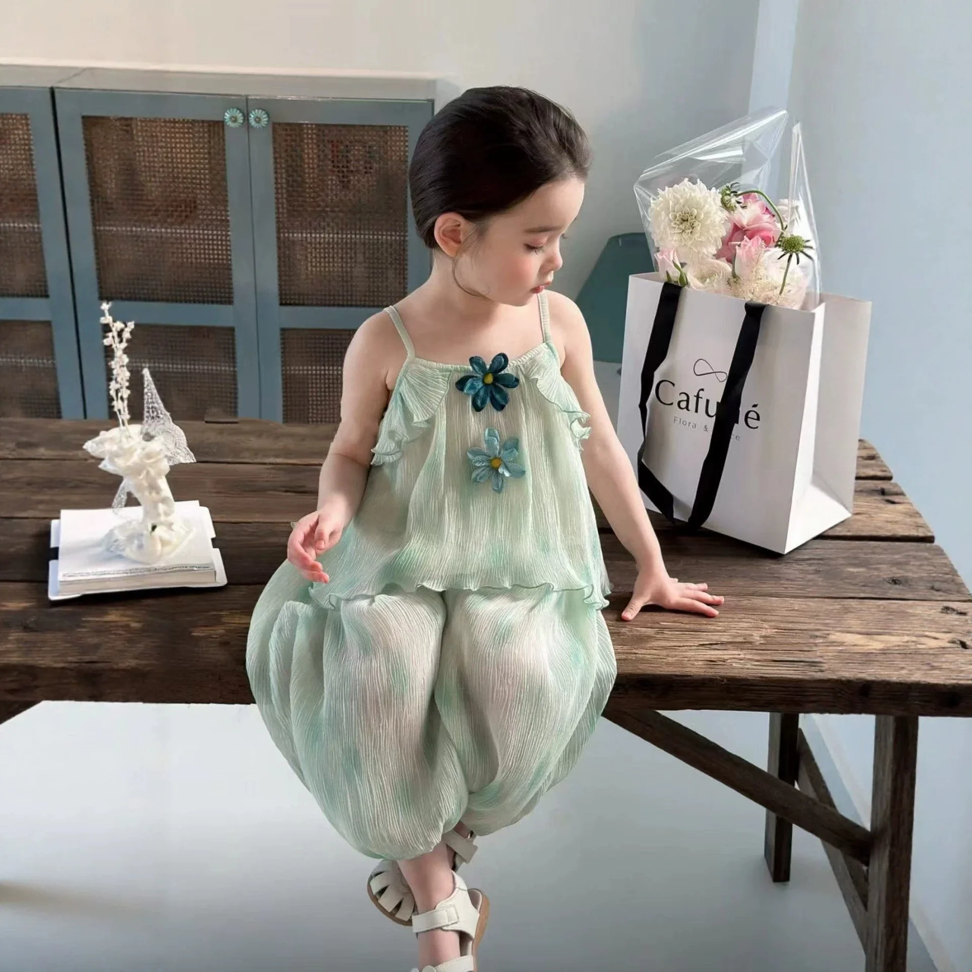Girls Gradient Flower Halter Top And Capri Pants Two-Piece Set Summer Children's Clothing Floral Print Halter Neck Capri Pants