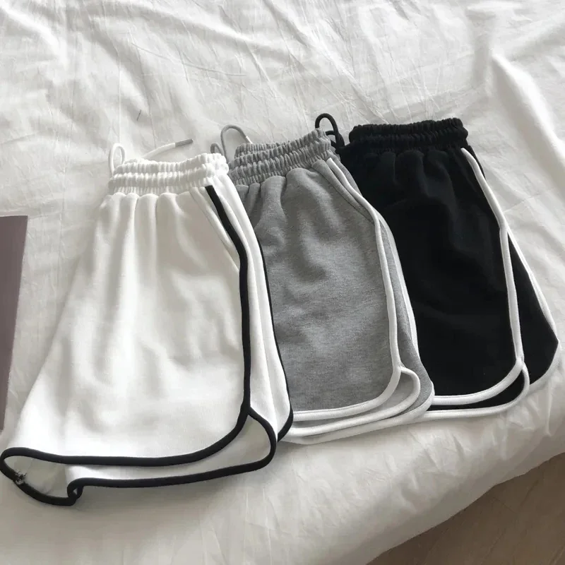2026 Summer Women's Thin Korean Version Sports Shorts Three Part Running Pants Loose Casual Super Shorts Hot Pants Beach Pants